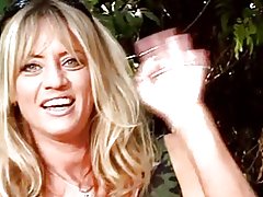 Redhead Azijos lesbiečių turi savo stora pūlingas lizały žaismingas draugų parke